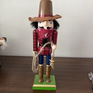 CHRISTMAS NUTCRACKER 10" COWBOY WITH LASSO